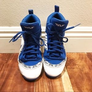 Youth 3.5 baseball cleats.
